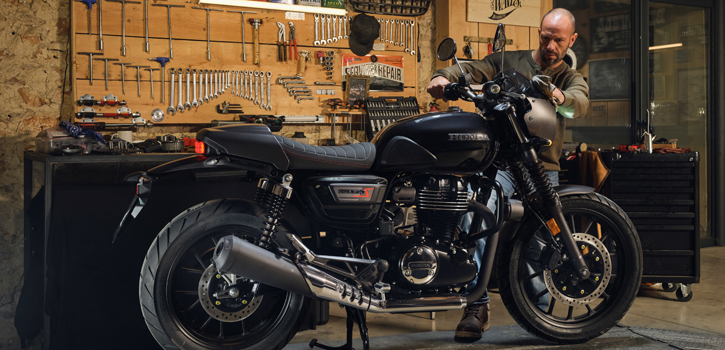 Hondacustoms.com na Wheels and Waves 2025 – GB350S jako podstawa do customizacji w szóstej edy...
